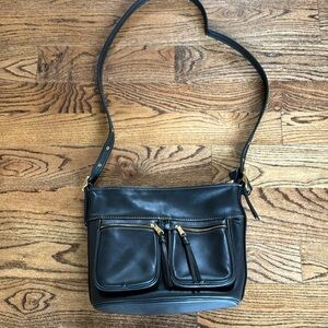 COACH crossbody (Authentic)! Fantastic crossbody with tons of room.